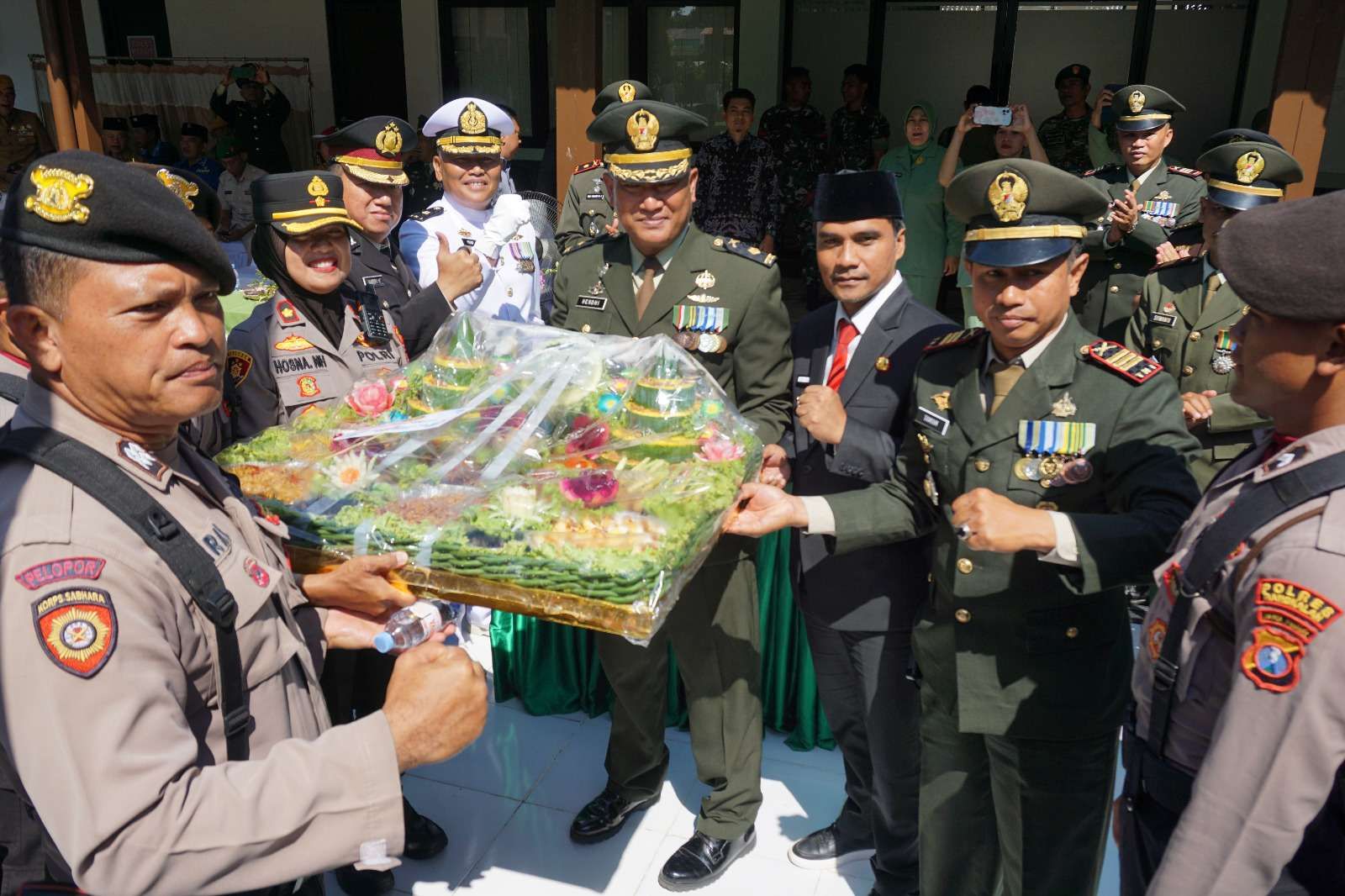 Semarak HUT ke-80 TNI di Bangkalan: Momentum Perkuat Sinergi TNI dan Rakyat.